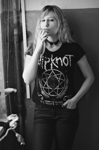 A photo of a woman in a Slipknot T-shirt to represent the topic of the article - Alternative Subcultures: Goths And Mental Health